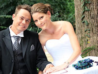 Anna and Warren after
                    their wedding at Bundaleer Rainforest Gardens